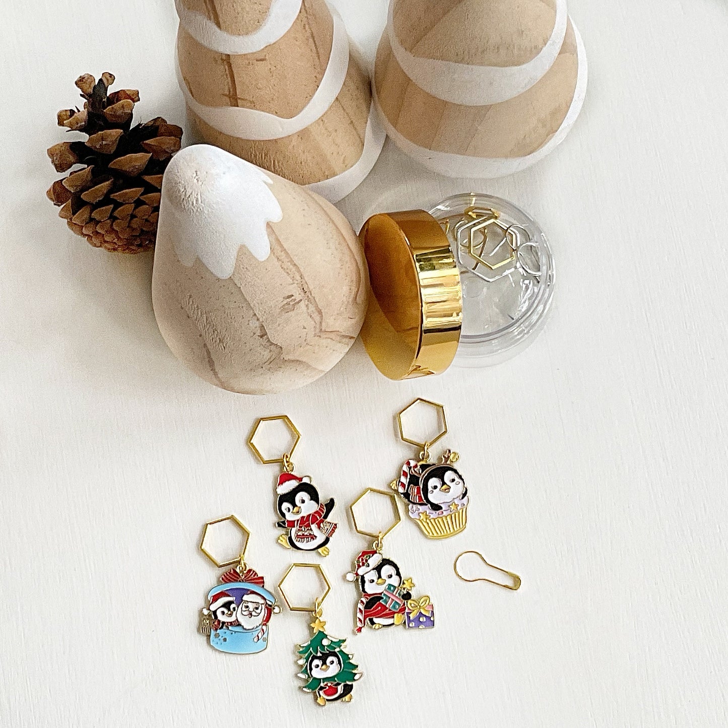 WINTER PENGUINS Set of 5 KNIT /crochet stitch markers + storage jar, Christmas Winter stitch markers,Penguin + Santa, Tree, Gifts + pear pin