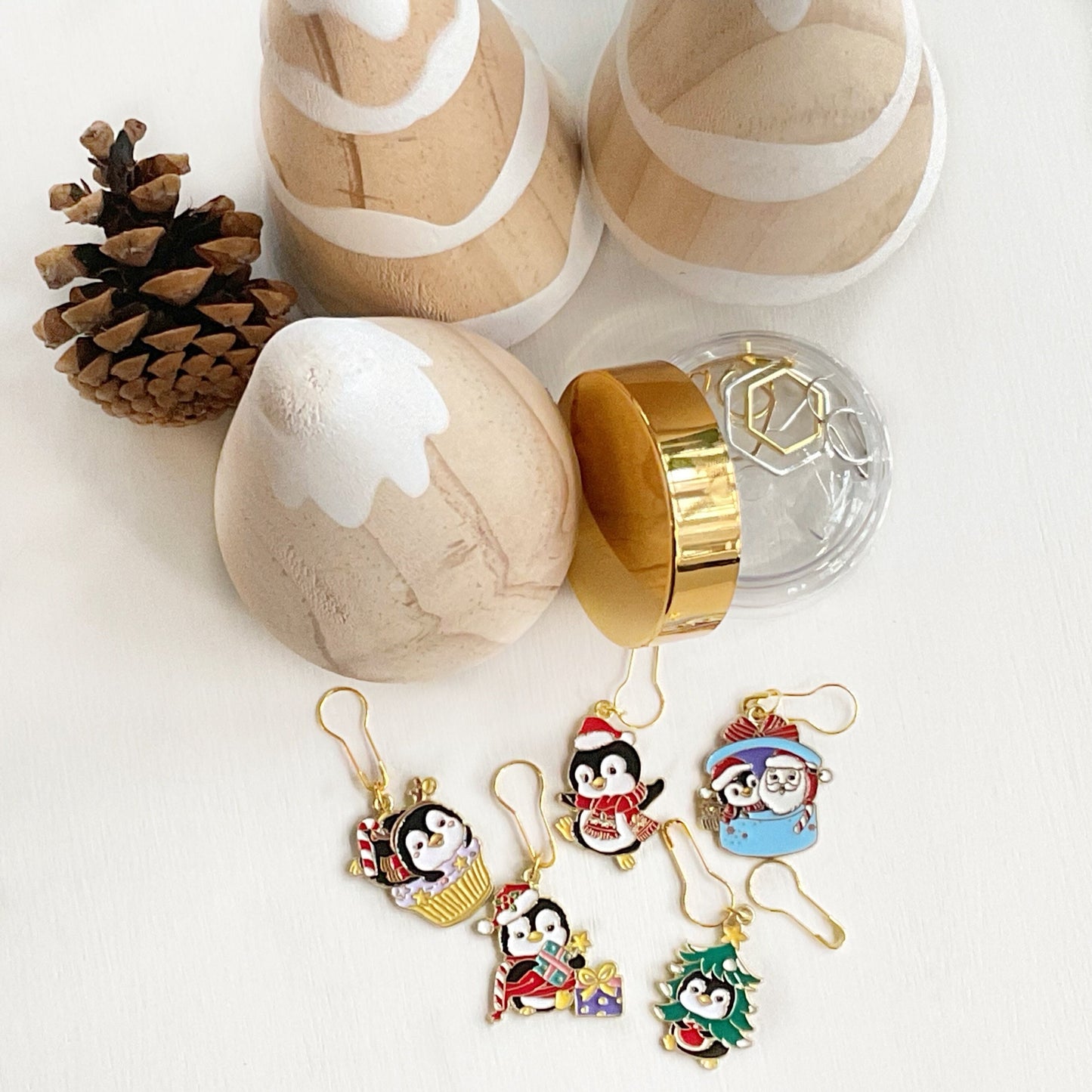 WINTER PENGUINS Set of 5 KNIT /crochet stitch markers + storage jar, Christmas Winter stitch markers,Penguin + Santa, Tree, Gifts + pear pin