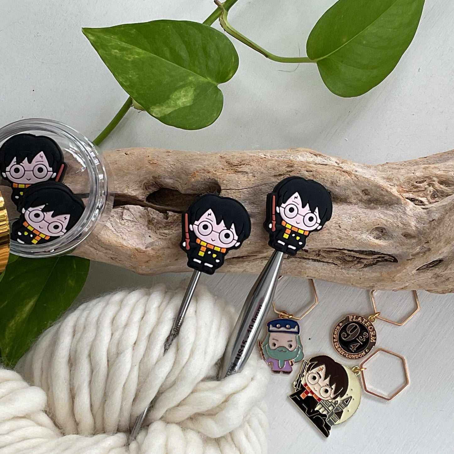 Wizard Knitting Stitch Stoppers, Lighting Scar Boy Wizard, Set of 2 knitting needle point protectors, Wizard School student