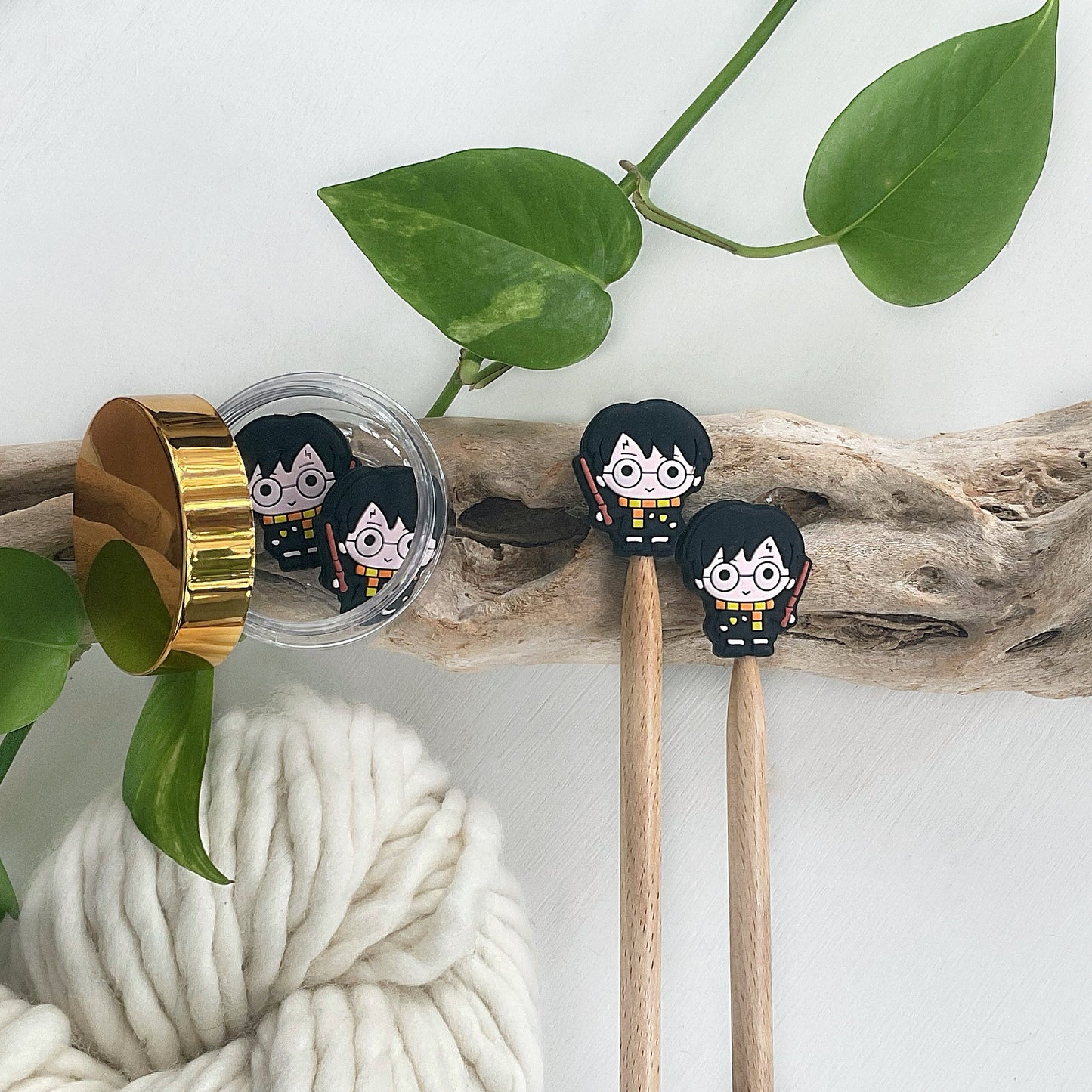 Wizard Knitting Stitch Stoppers, Lighting Scar Boy Wizard, Set of 2 knitting needle point protectors, Wizard School student