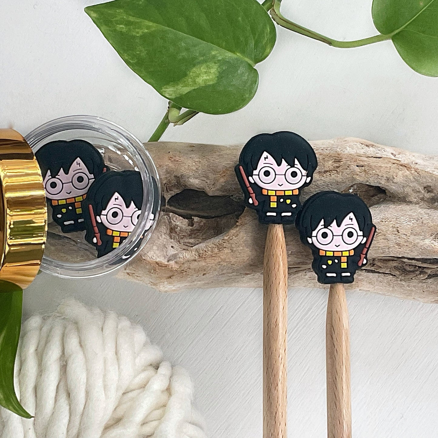 Wizard Knitting Stitch Stoppers, Lighting Scar Boy Wizard, Set of 2 knitting needle point protectors, Wizard School student