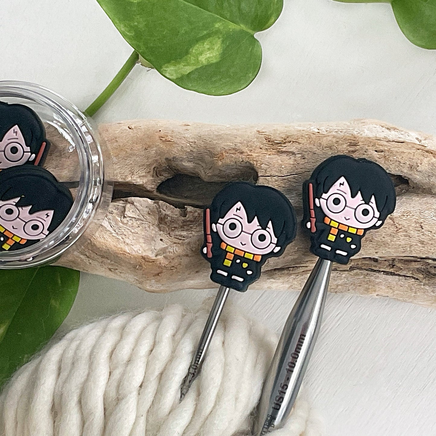 Wizard Knitting Stitch Stoppers, Lighting Scar Boy Wizard, Set of 2 knitting needle point protectors, Wizard School student