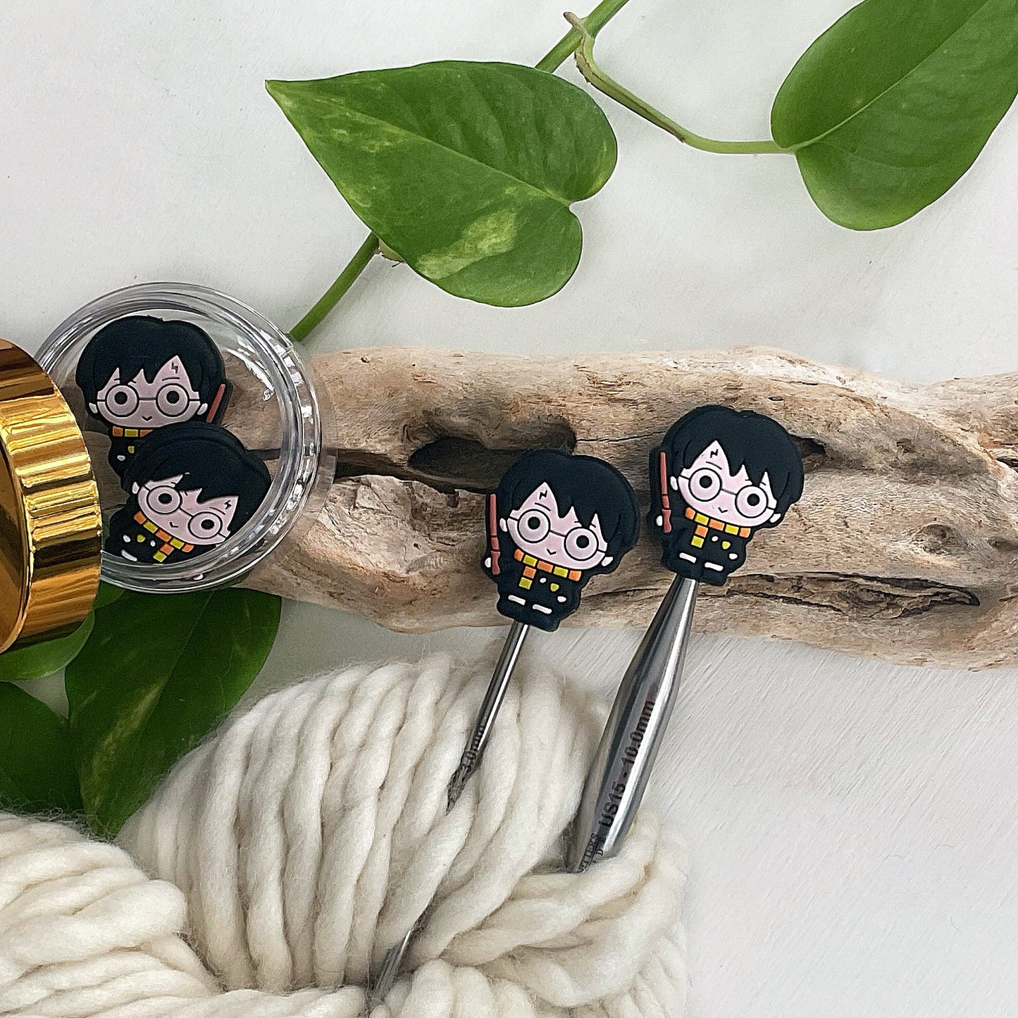 Wizard Knitting Stitch Stoppers, Lighting Scar Boy Wizard, Set of 2 knitting needle point protectors, Wizard School student