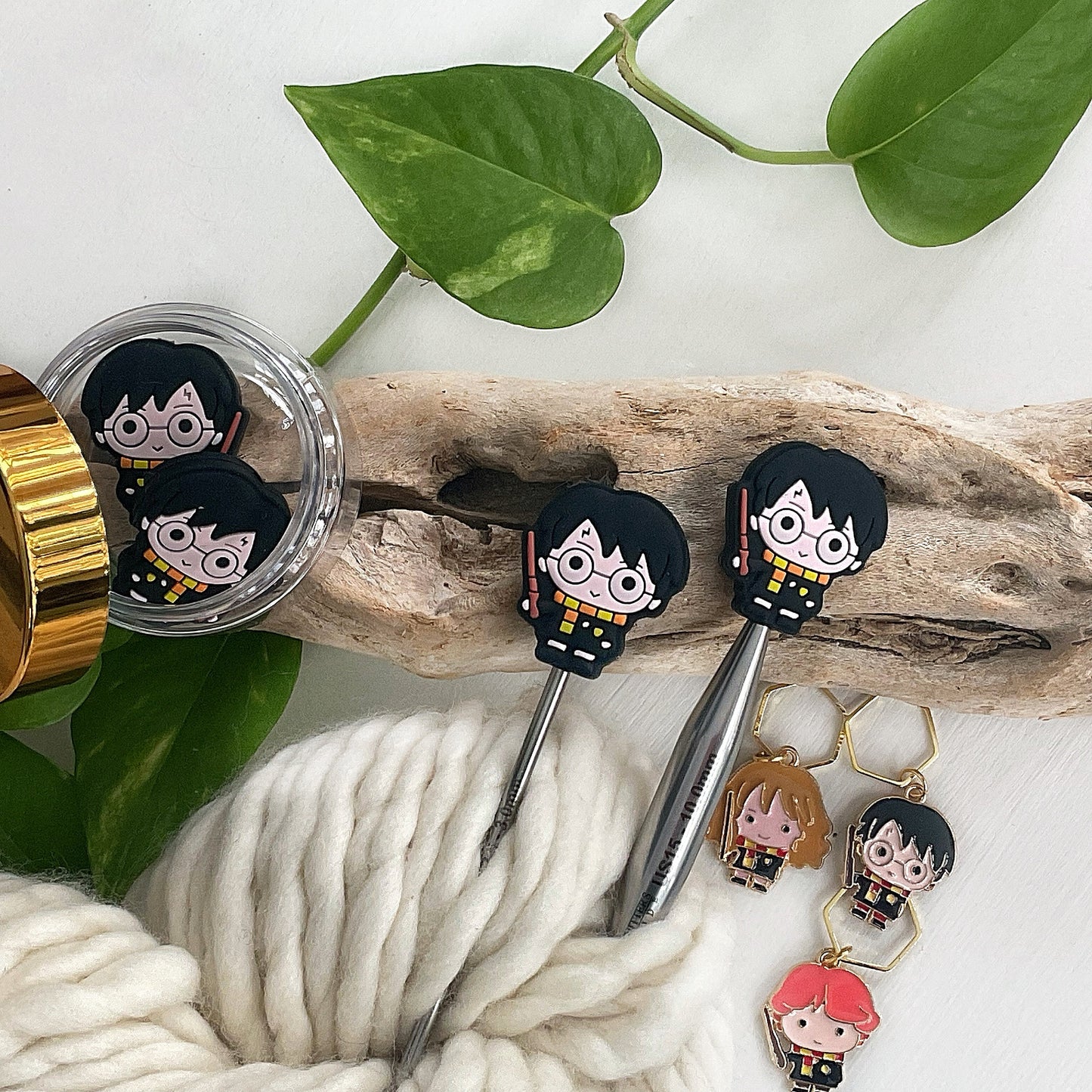 Wizard Knitting Stitch Stoppers, Lighting Scar Boy Wizard, Set of 2 knitting needle point protectors, Wizard School student