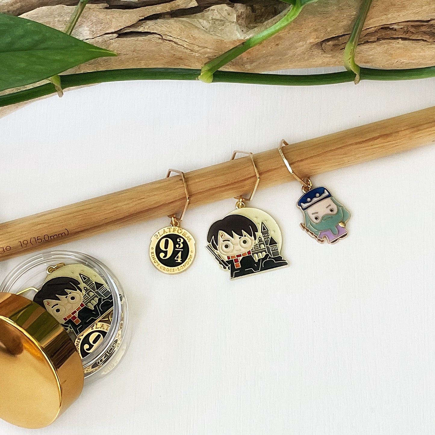 WIZARD STUDENT, PROFESSOR D + Platform 9 3/4 set of 3 Knit + Crochet markers + storage jar w/ lid + 1 additional free surprise stitch marker