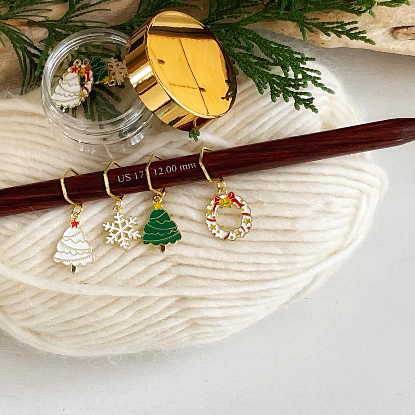 CHRISTMAS TRADITIONS Set of 4 knit + crochet white and green stitch markers + storage jar/ lid choose your findings tree, wreath + snowflake