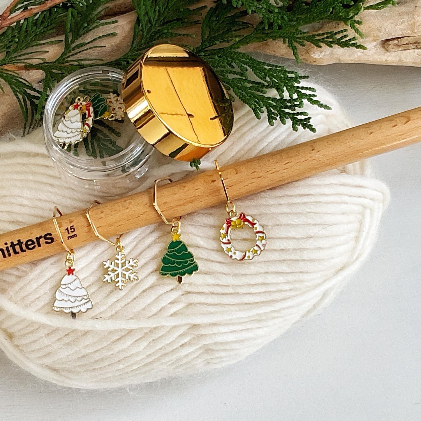 CHRISTMAS TRADITIONS Set of 4 knit + crochet white and green stitch markers + storage jar/ lid choose your findings tree, wreath + snowflake