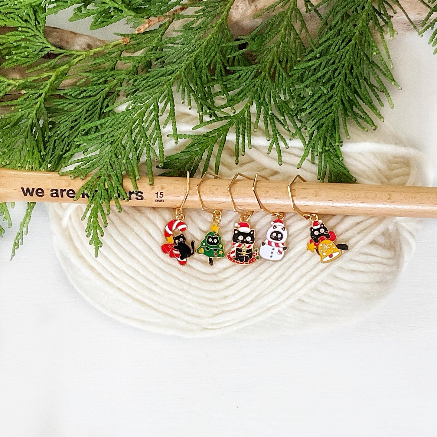 CHRISTMAS BLACK CATS Set of 5 knit + crochet stitch markers + storage jar/ lid