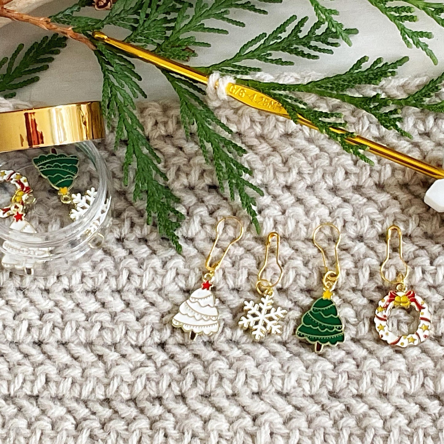 CHRISTMAS TRADITIONS Set of 4 knit + crochet white and green stitch markers + storage jar/ lid choose your findings tree, wreath + snowflake