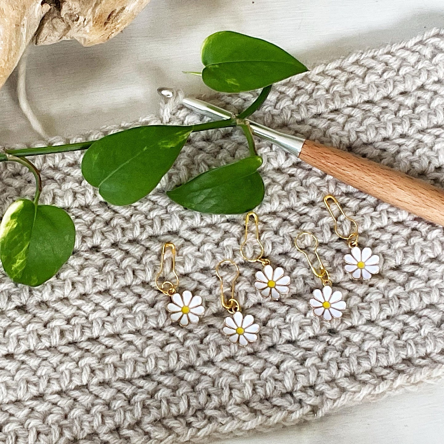 LARGE SUMMER DASIES, Celebrate Spring + Summer, set of 5 knit or crochet stitch markers includes plain pin + storage jar w/ lid