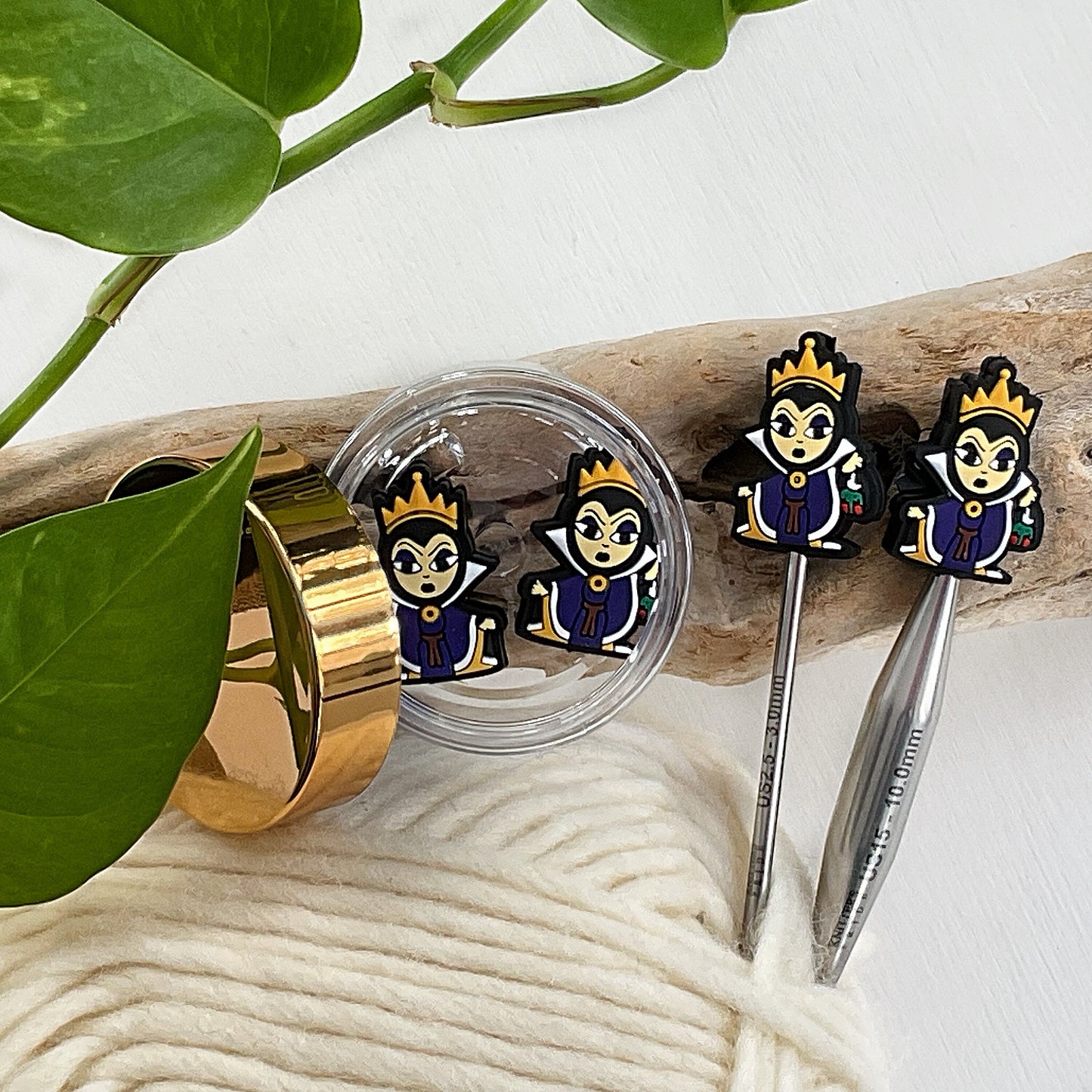 Wicked Queen & Poison Apple, Snow White Set of 2 stitch stopppers, fairy tale character, Evil Queen, knitting needle point protectors