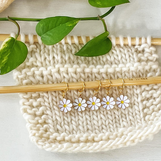 LARGE SUMMER DASIES, Celebrate Spring + Summer, set of 5 knit or crochet stitch markers includes plain pin + storage jar w/ lid